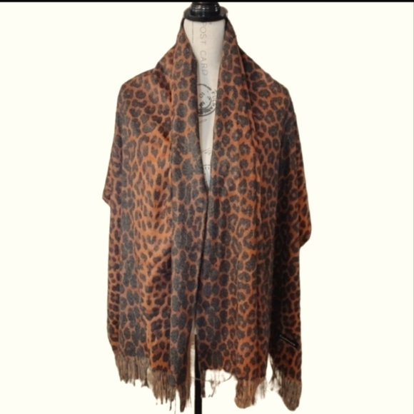 Accessories - Cashmere Leopard Print Pashmina Scarf NWOT